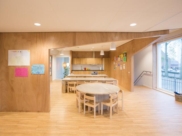 Room with Tables en Chairs