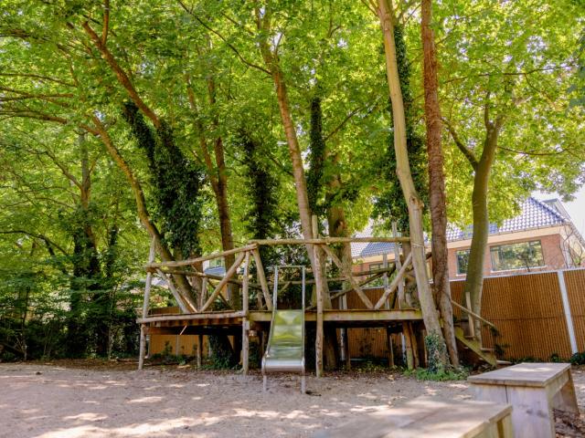 Slide in garden Club Basker After School Care The Hague