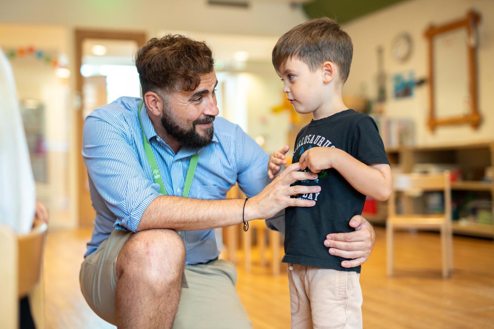 Pedagogical professional and child 